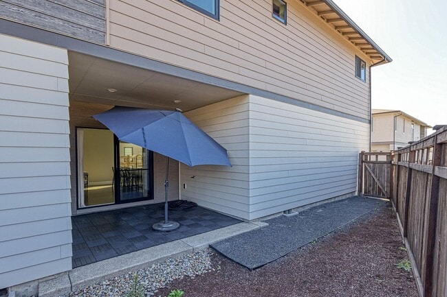 Building Photo - Newer Construction 4 Bedroom Home at Pleas...