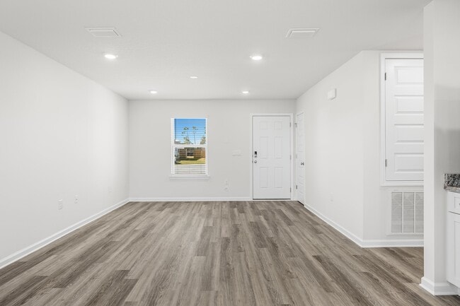 Building Photo - 7202 Madison Square Dr