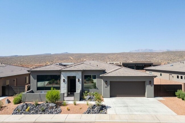 Building Photo - Beautiful 4 Bedroom Home!