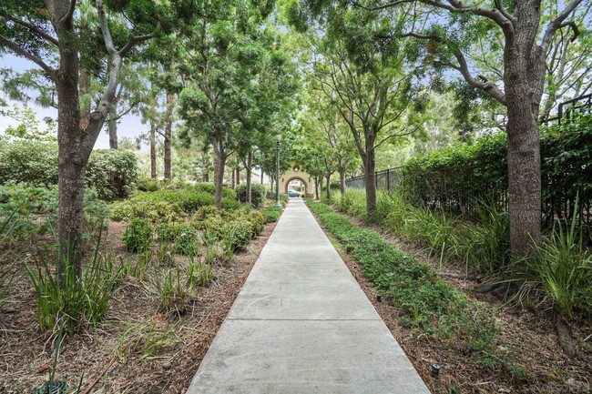 Building Photo - 43 Topanga