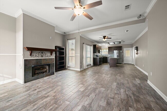 Building Photo - 2201 Hunters Trl Dr