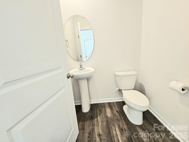 Building Photo - 3854 Rosewood Dr