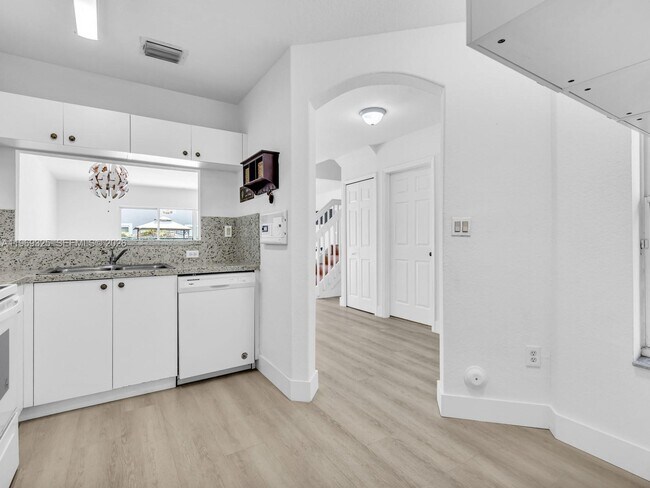 Building Photo - 11512 NW 48th Terrace