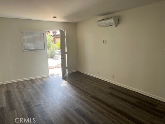 Building Photo - 36957 Melrose Dr