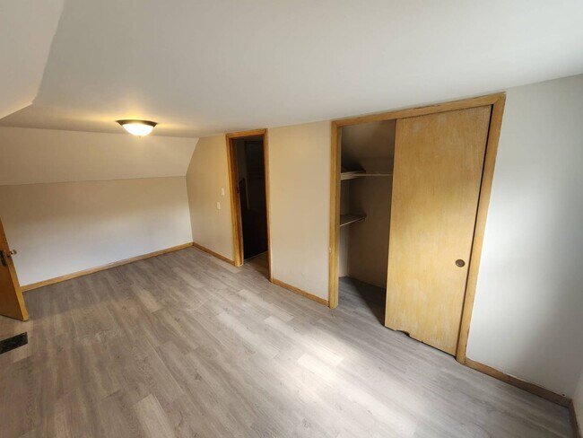 Building Photo - Charming 3-Bedroom Property in Prime Location