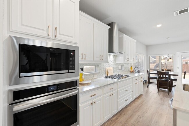 Building Photo - 1412 Summer Ln