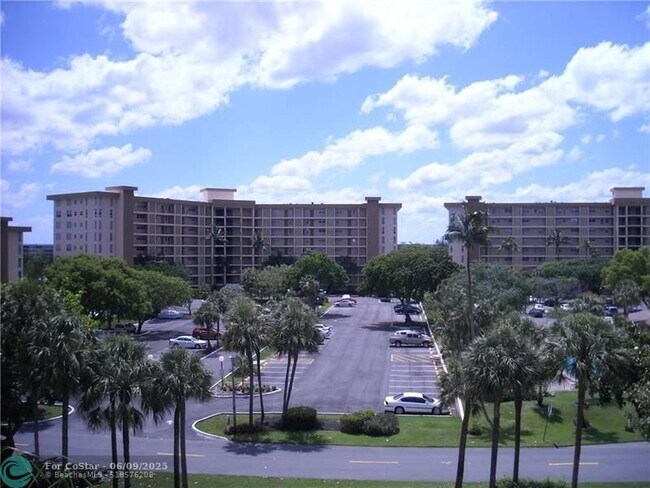 Building Photo - 2650 S Course Dr