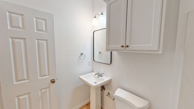 Building Photo - One Block to A&M! Kyle Field walking distance! Newly remodeled, all appliances, 5 bd/4 bth across...