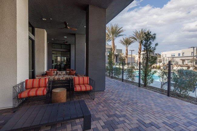 Building Photo - Luxury Summerlin townhome in resort style gated community