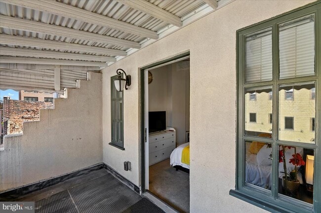 Building Photo - 919 Eastern Ave