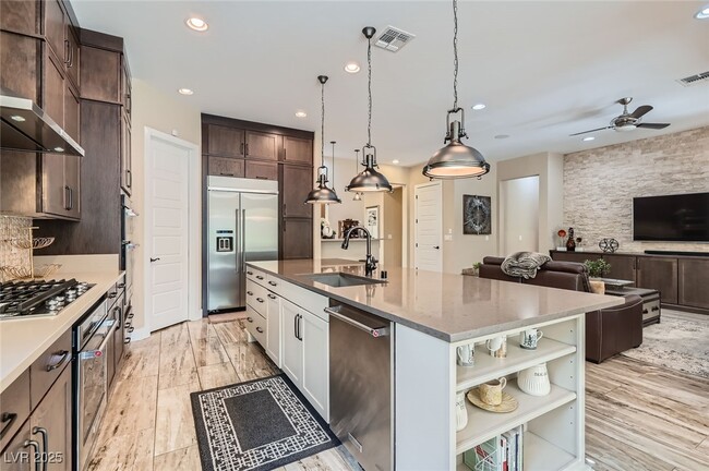 Building Photo - 10398 Kesington Dr