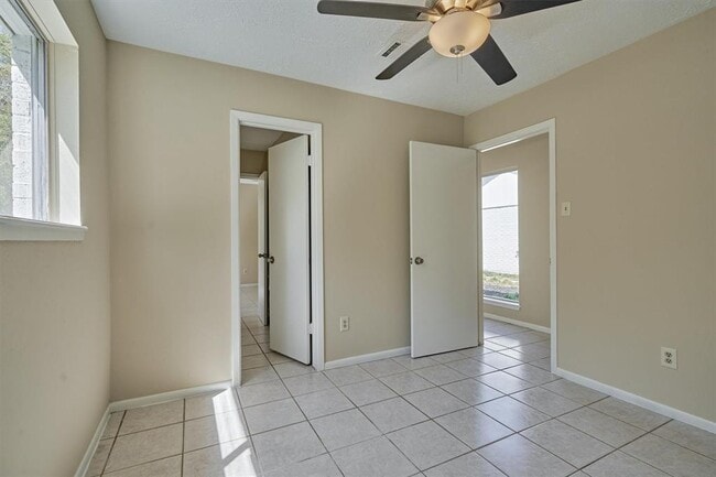 Building Photo - 3503 Dawnwood Dr