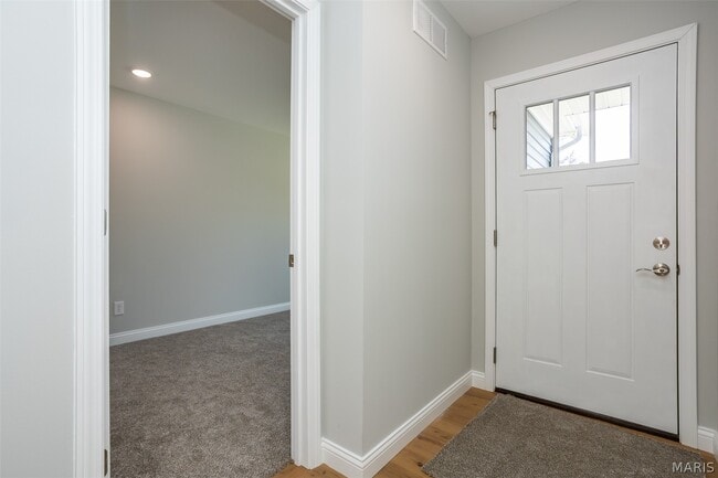 Building Photo - 652 N Kansas St