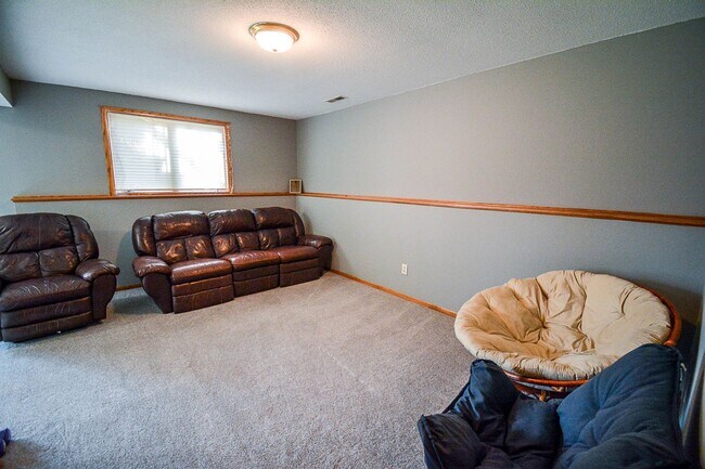 Building Photo - Bright 4BR on Corner Lot in SW Rochester