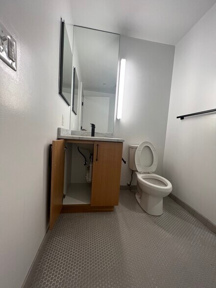 Building Photo - 83 Gardner St