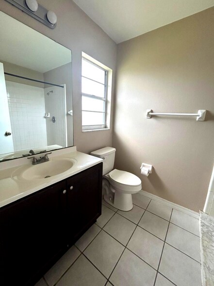 Building Photo - 3112 Headdress Dr