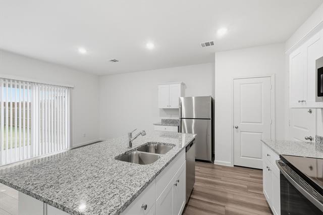 Building Photo - 2106 Mdw Pk Dr