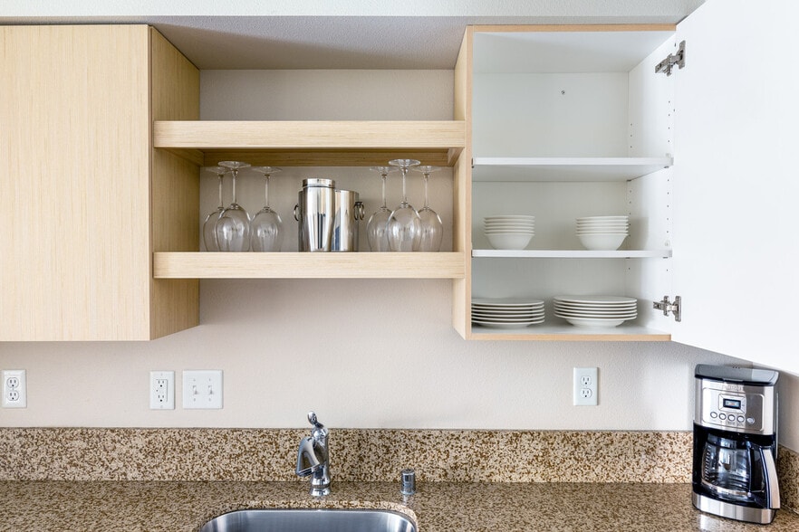 Building Photo - 215 10th Ave E