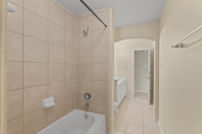 Building Photo - 2818 Lockeridge Oaks Dr