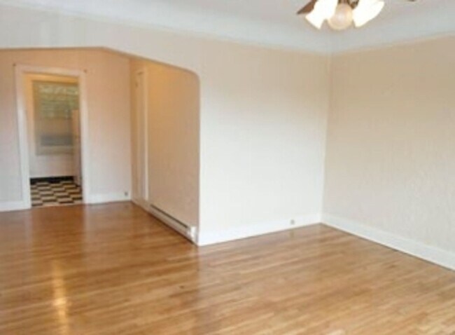 Building Photo - Cottage Cutie in John's Landing: HWs, Big ...