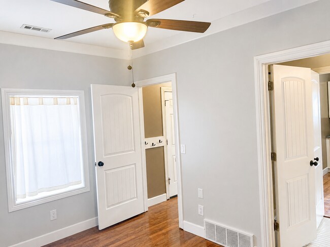 Building Photo - 557 N 400 E
