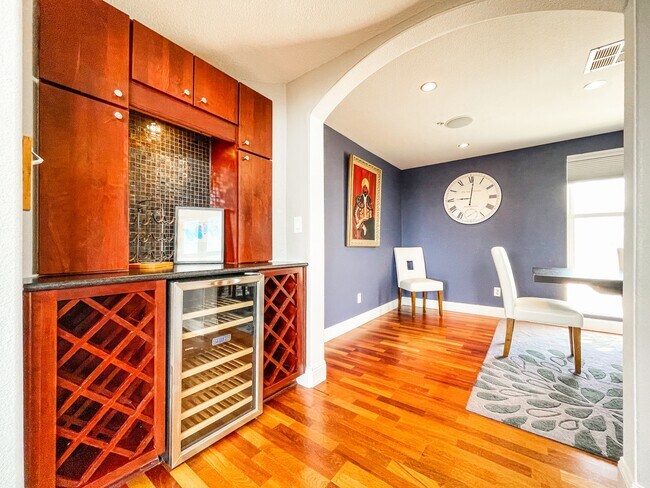 Building Photo - 287 E Fountain Blvd