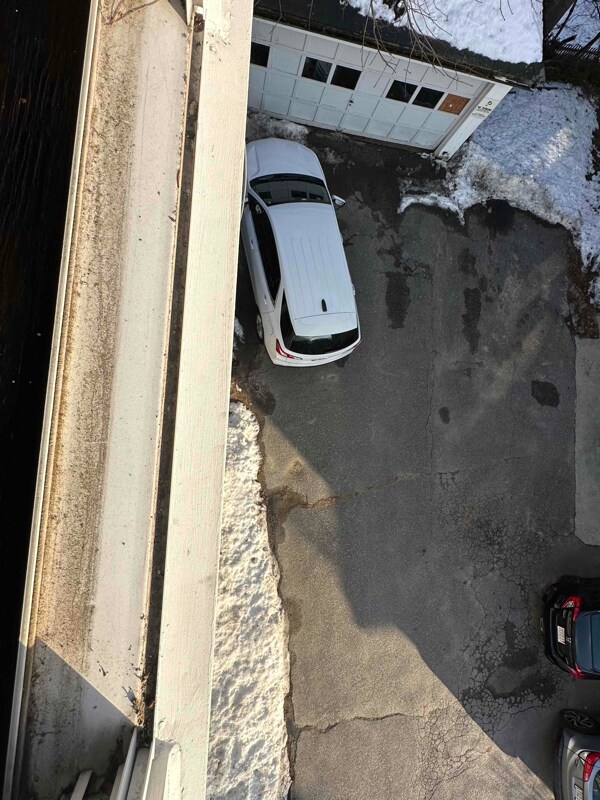 Building Photo - 348 Rollstone St