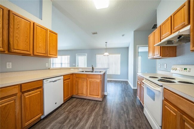 Building Photo - 233 Towhee Rd