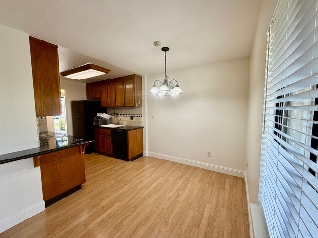 Building Photo - Cozy 2 Bedroom Ground Level Condo In The Highly Desirable New Park Village Community in Newark