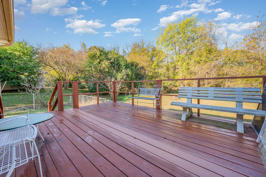 Building Photo - 1808 Majestic Dr