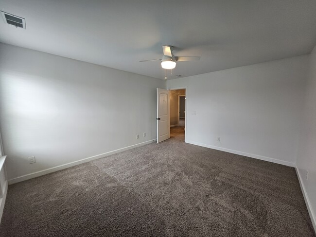 Building Photo - 105 Pinehurst Ln