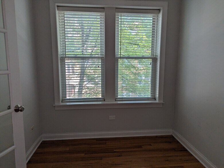 Building Photo - 3808 N Marshfield Ave