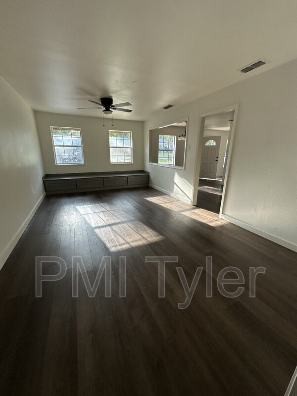 Building Photo - 1538 N Hill Ave