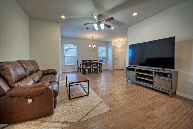 Building Photo - 913 Fortrose Ter