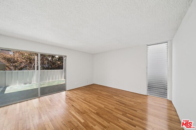 Building Photo - 7545 Hampton Ave