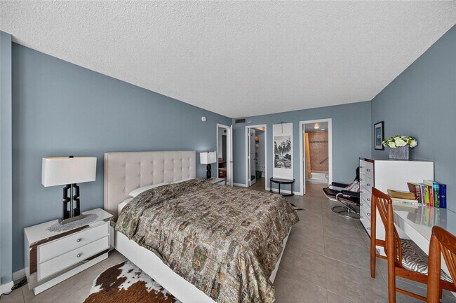 Building Photo - 531 N Ocean Blvd