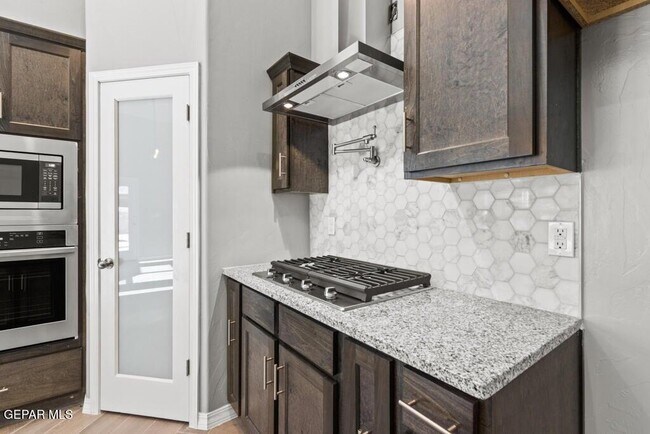 Building Photo - 956 Keenland Ave