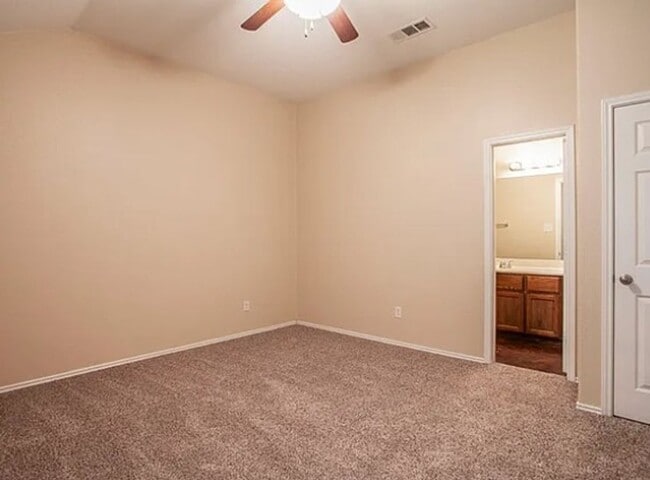 Building Photo - AVAILABLE NOW!