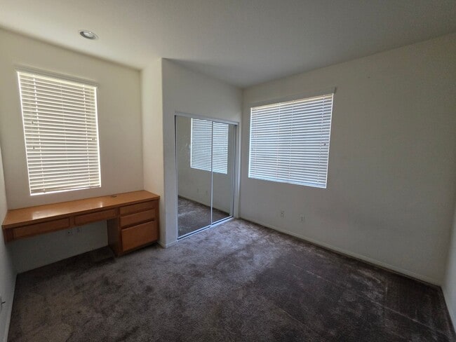 Building Photo - Five Bedrooms Three Baths in Murrieta