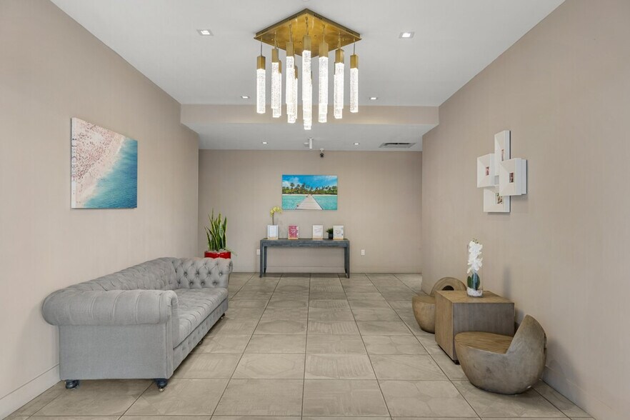 Building Photo - 350 New York St