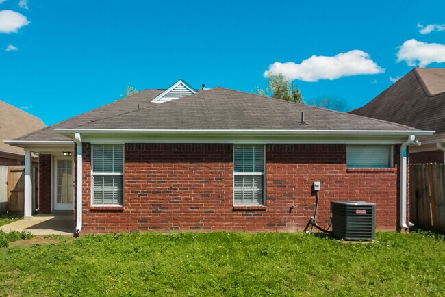 Building Photo - 8471 Cross Point Dr