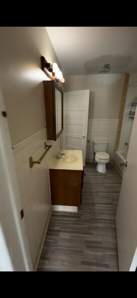 Building Photo - 449 Willett St