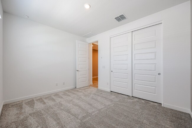 Building Photo - 15773 W Kendall St