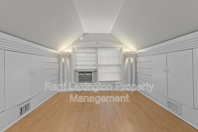 Building Photo - 265 Zandale Dr