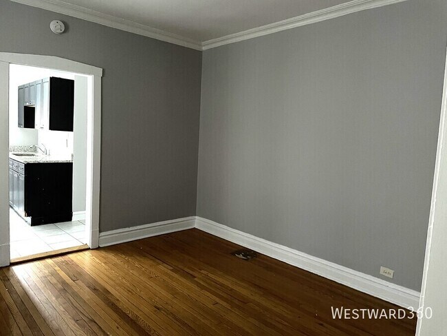 Building Photo - 2551 N Avers-2C