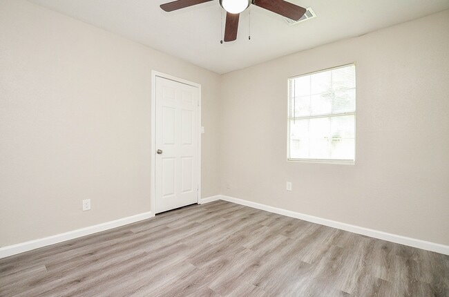 Building Photo - 2110 Pickerton Dr