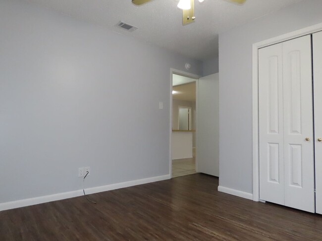 Building Photo - Charming 2 Bedroom, 1 Bath House in Whiteh...