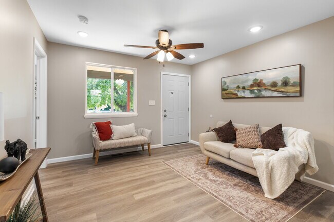 Building Photo - 1147 Inverness Dr