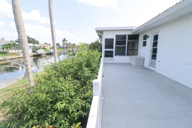 Building Photo - 4 Casa Rio Dr