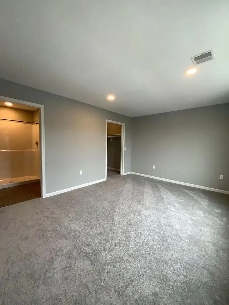 Building Photo - 200 Larkspur Ln